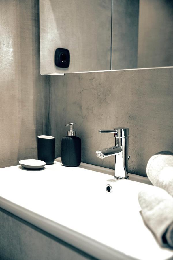 Loft With Private Parking Apartment Athens Luaran gambar